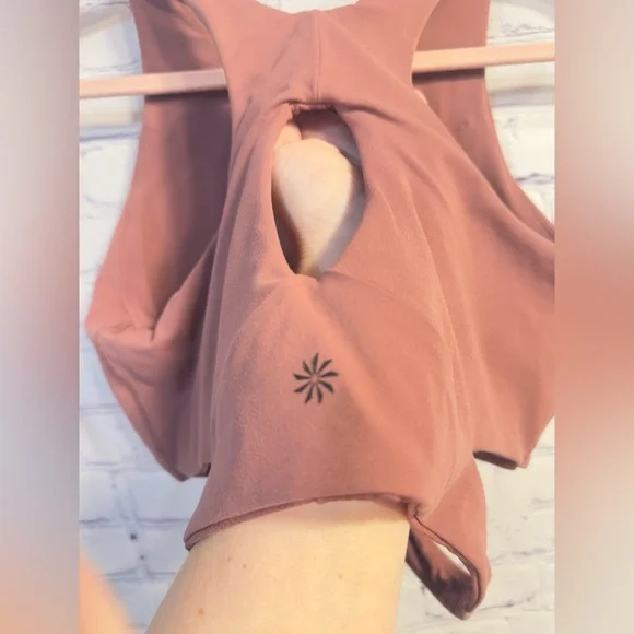 Athleta Conscious Cut Out Crop A-C Sports tank Size Large NWOT - Picture 5 of 10